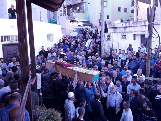 جماهير غفيرة تشيع جثمان المرحوم عبد الحكيم مفيد